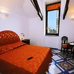 Hotel Croce Di 3*