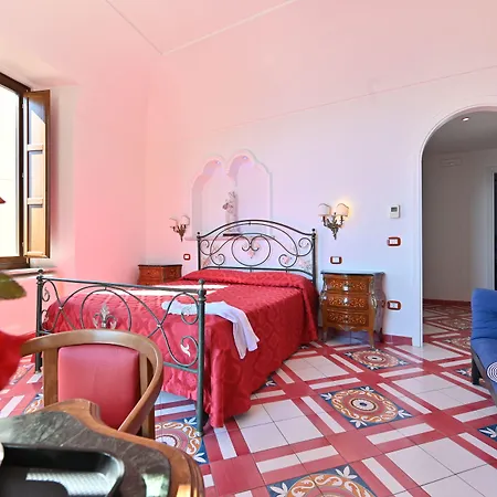 Croce Di 3* أمالفي